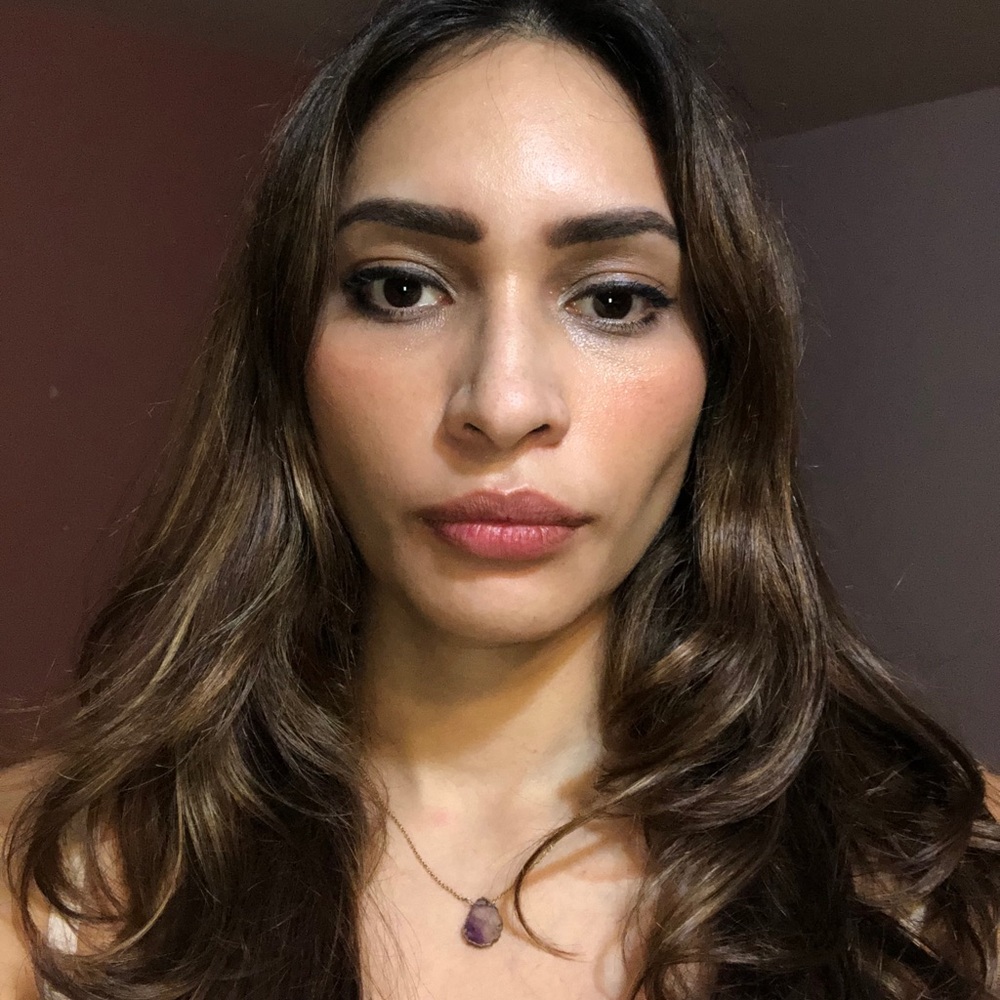 Meet your Posher, Estefani